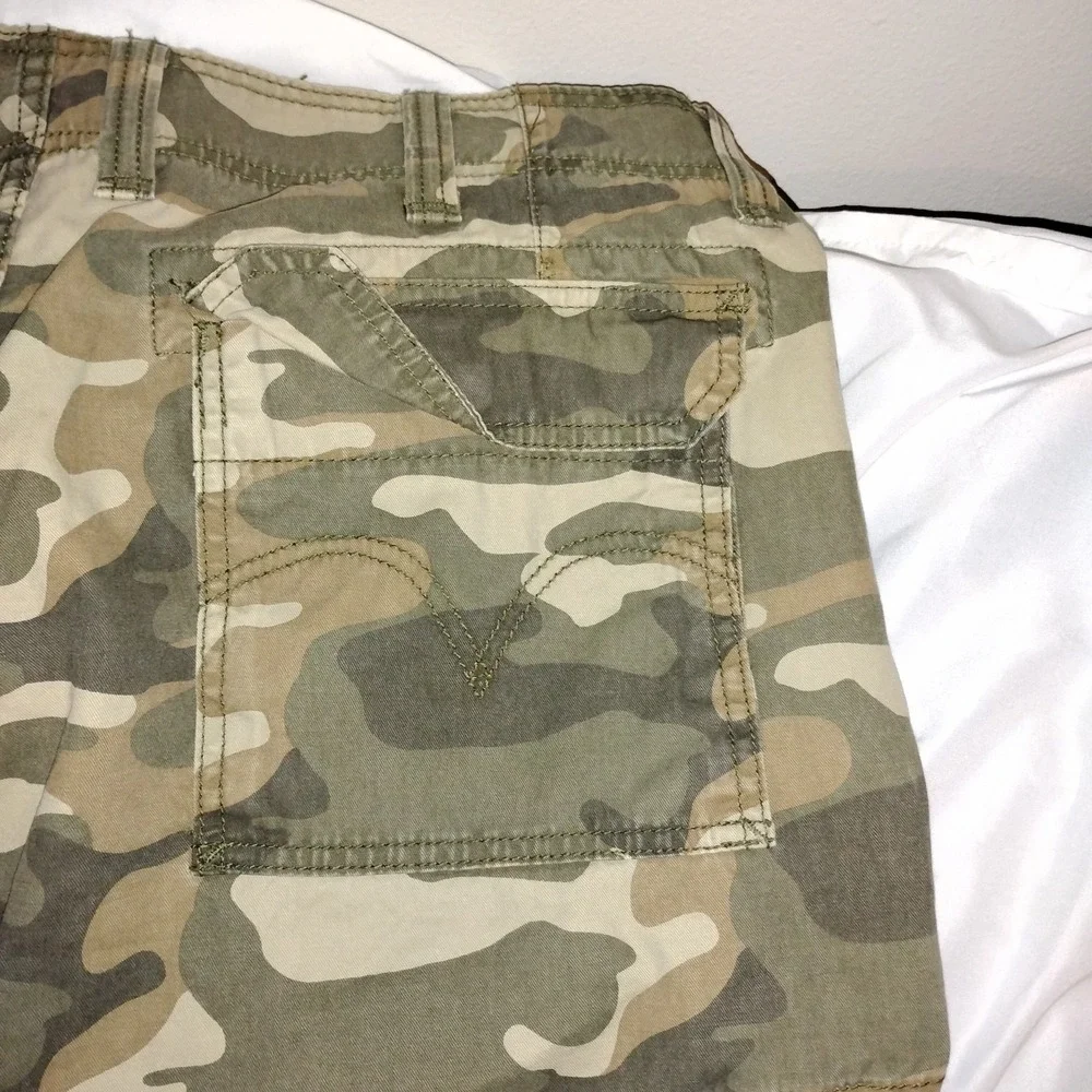 Levis, Cargo,Mens, Camouflage, Size 42, Never Been Worn, Green, Y2k, Baggy,